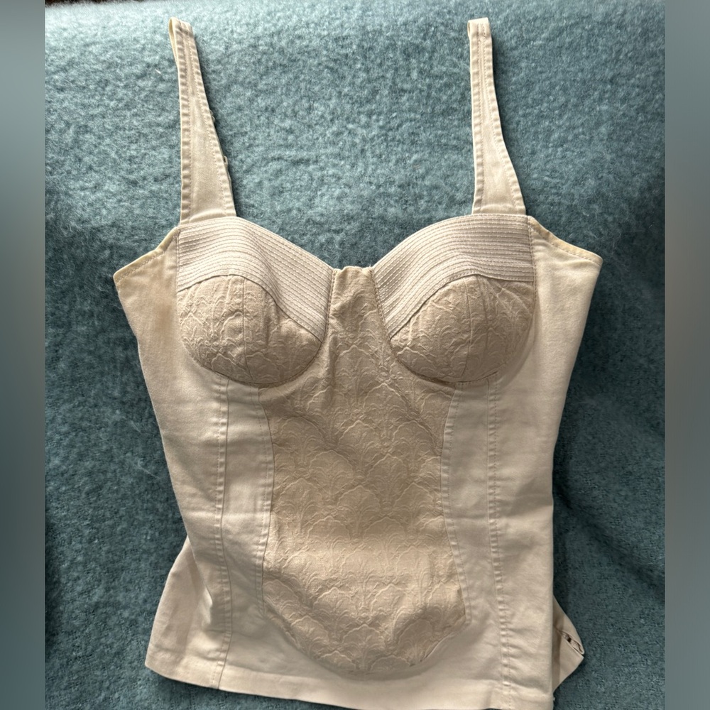 Beautiful XS GUESS Vintage - Great Condition Corset Top!
Brocade, super date top